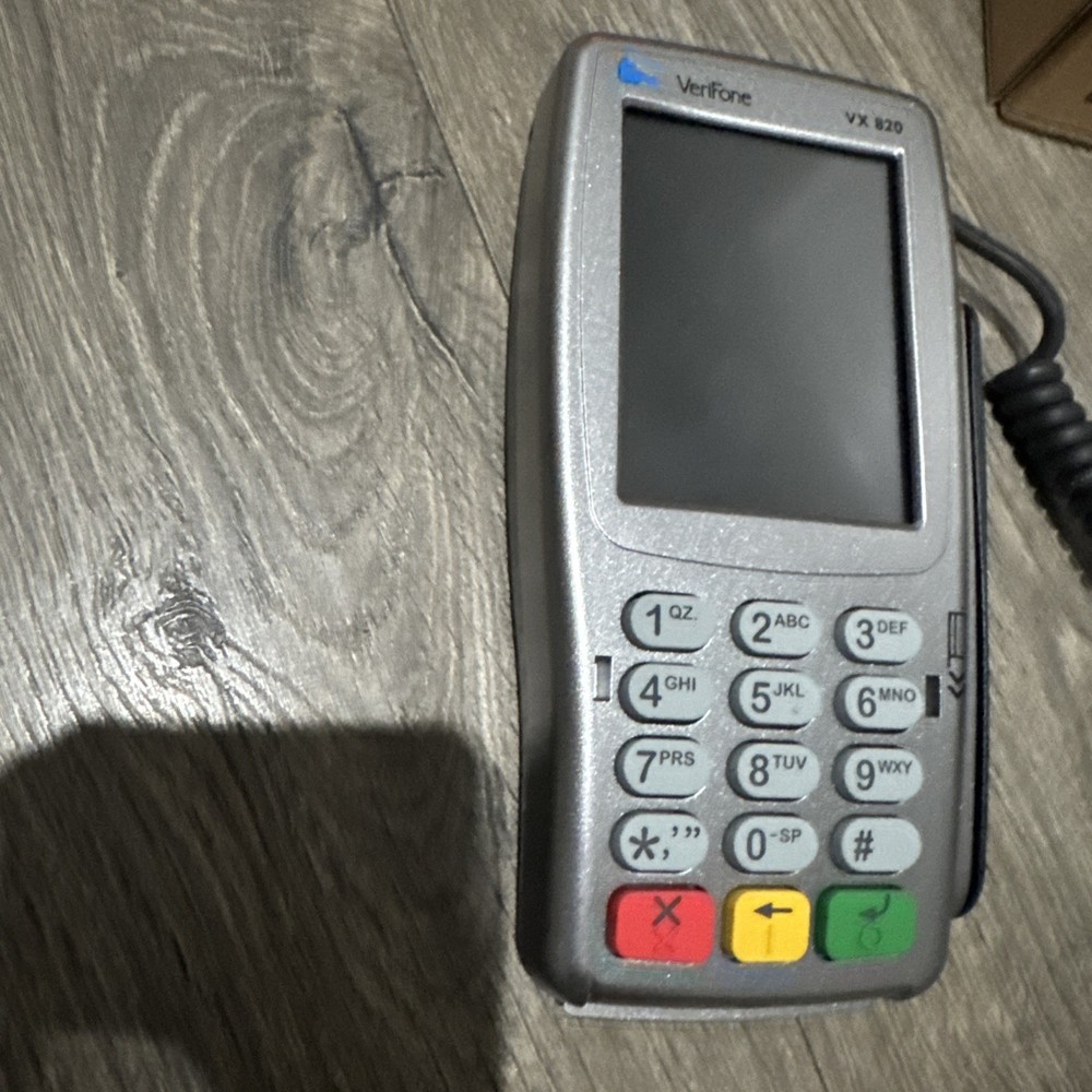 VeriFone VX 820 SN: 900-736-037