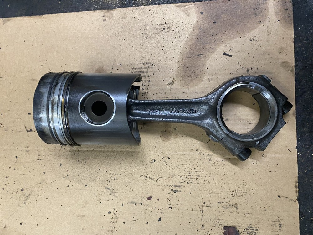 Mack E5 Piston & Connecting Rod ML6E25-26