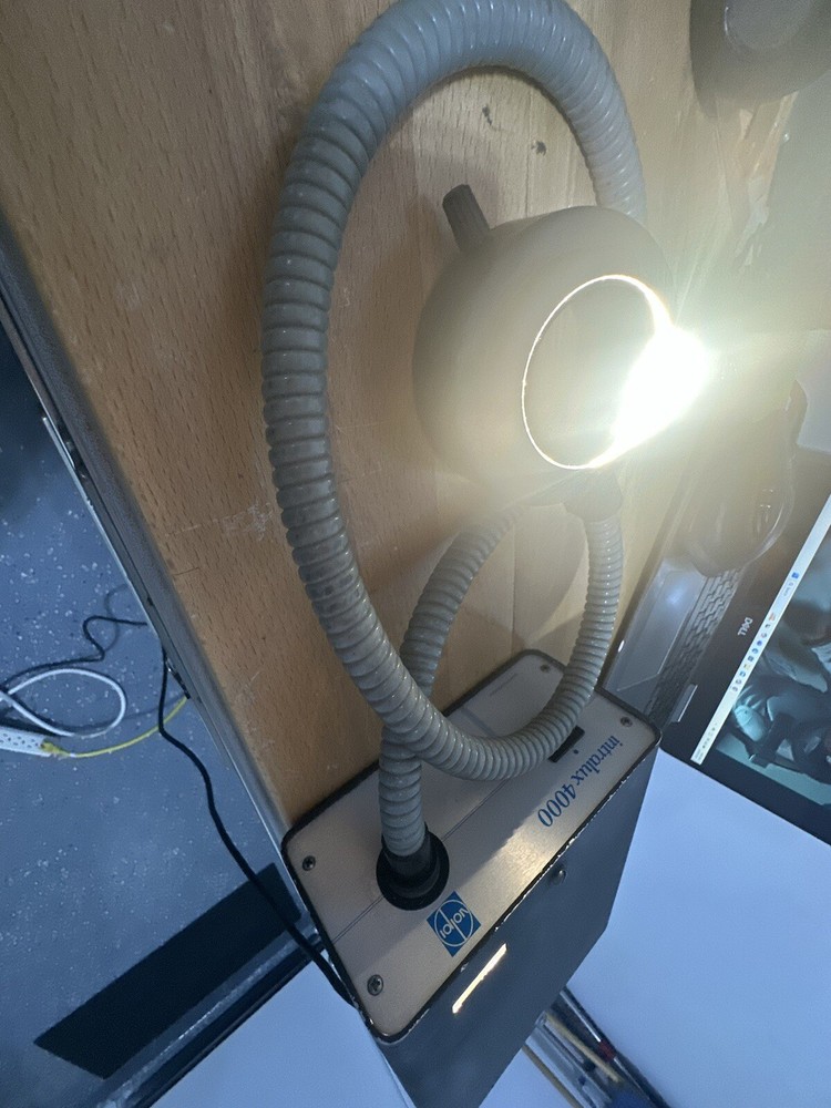 Volpi Intralux 4000 Fiber Optic Light Source W/ round light guide