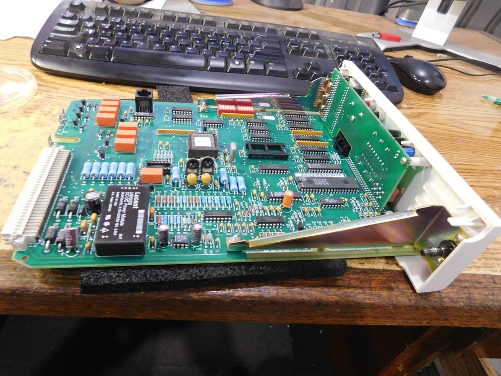 Lucent Technologies Model: ES646 Control Unit.