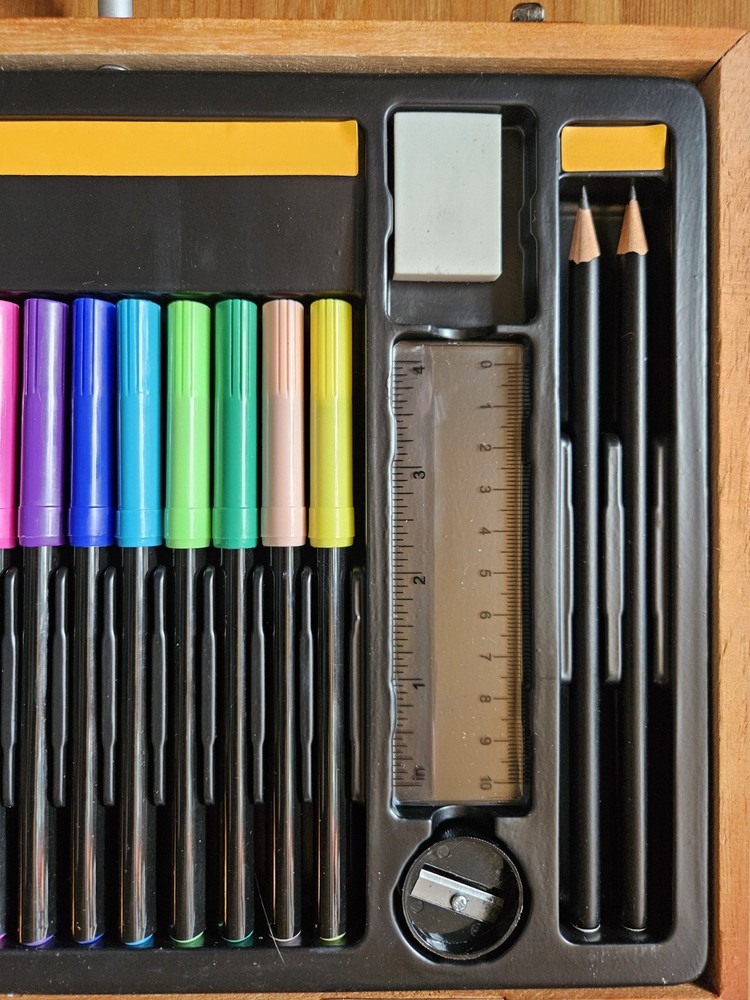 82 Piece Professional Deluxe Art Set NEW
