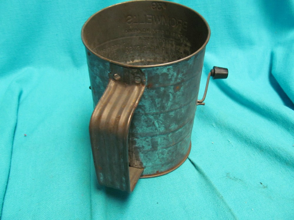 #39 BROMWELL'S MEASURING SIFTER 3 CUPS