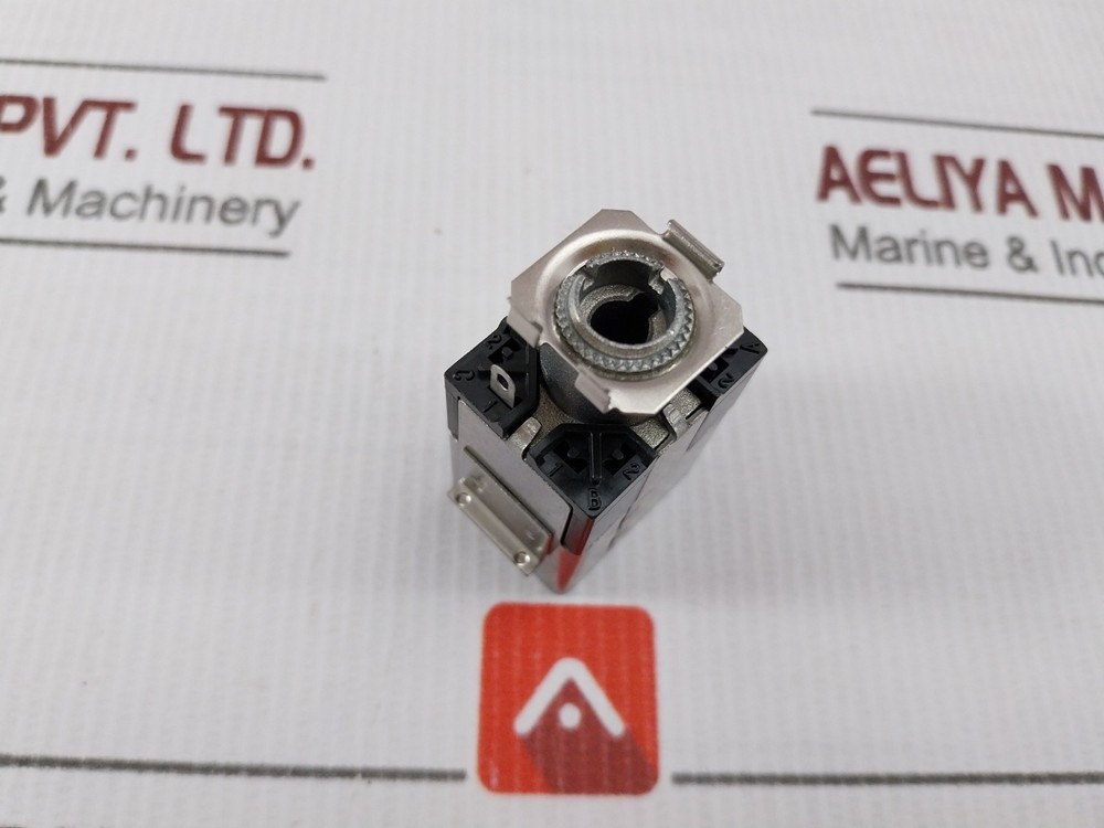 YAMATAKE HONEYWELL 2C-L1AA Micro Switch