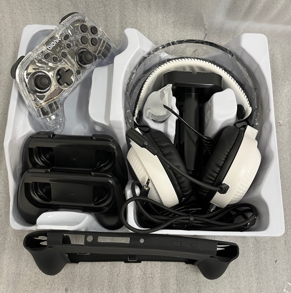 Bionik Nintendo Pro Kit + Essential Accessories