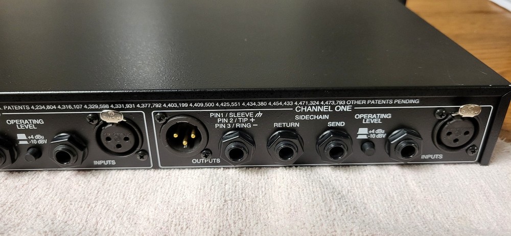 DBX 1066 Dual Compressor Gate Limiter (C)
