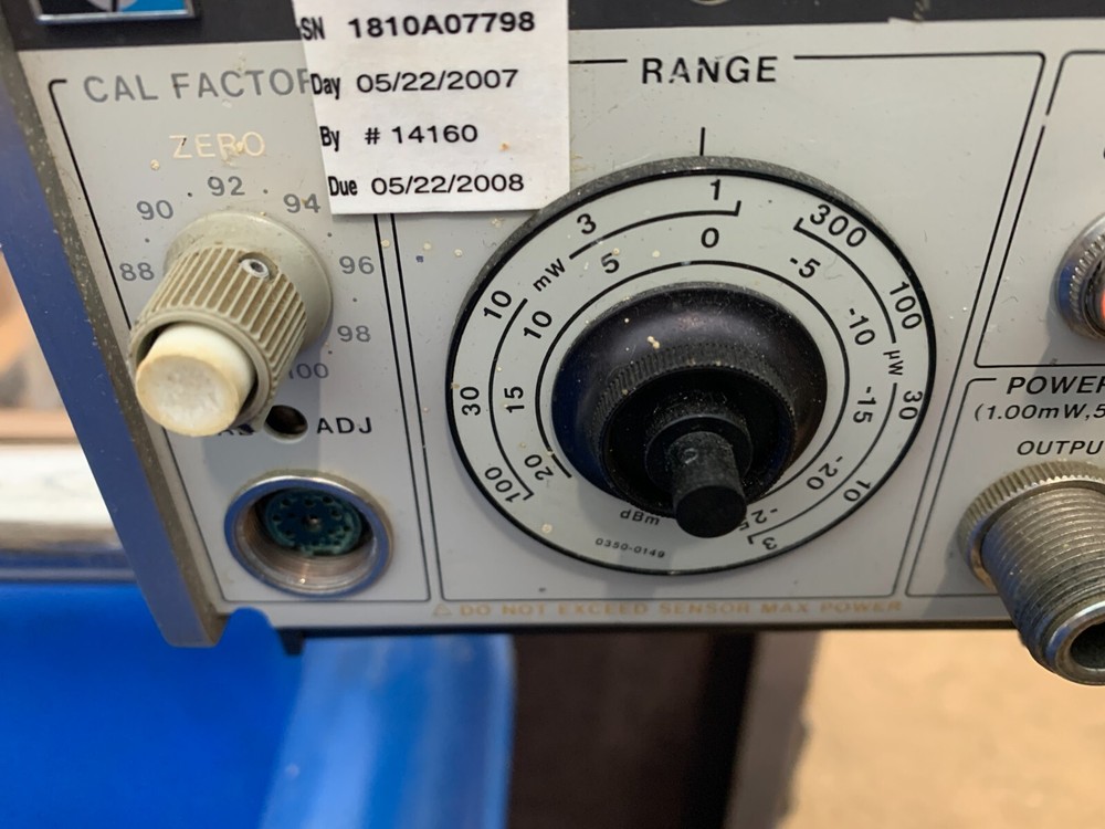 HP 435A Power Meter - Powers up - missing part of main dial