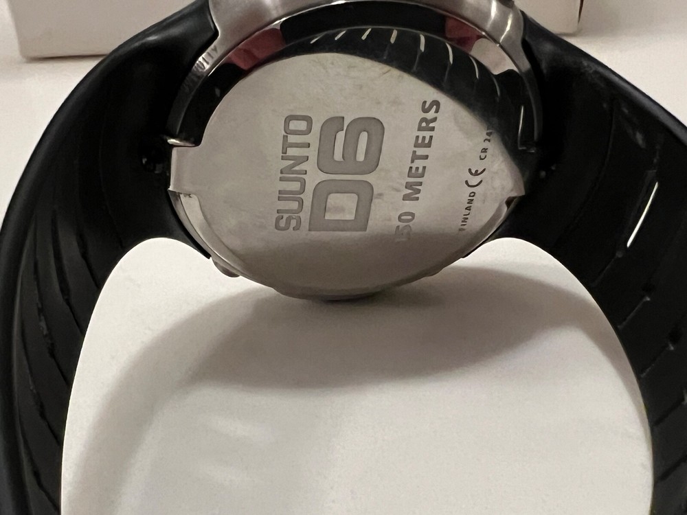 Suunto D6 Dive Computer w Box, extra large strap and protective cover