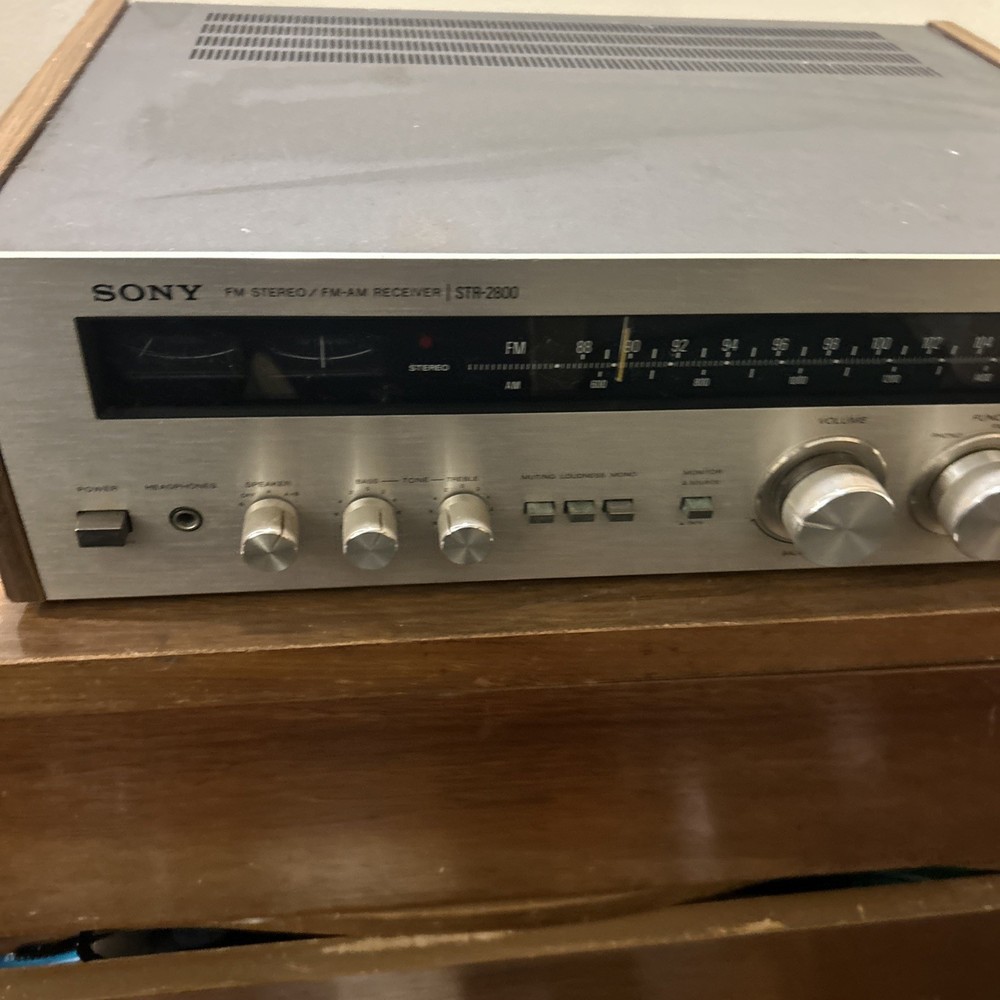Sony FM Stereo/ FM-AM Receiver Str-2800 -Powers On - Untested