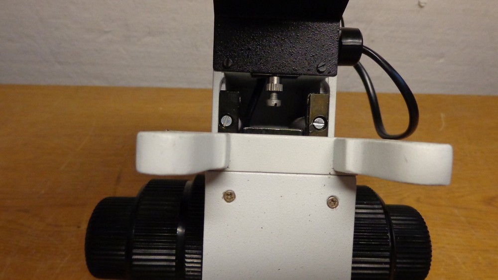 MICROSCOPE Y Z lift assembly