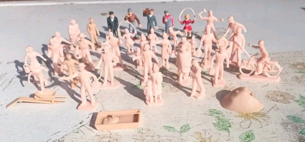 Model Train Accessories-people