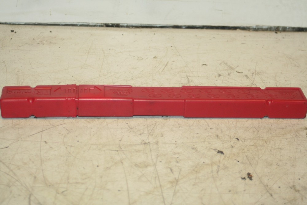 (95) 2010 BMW 1 SERIES E82. EMERGENCY TRIANGLE