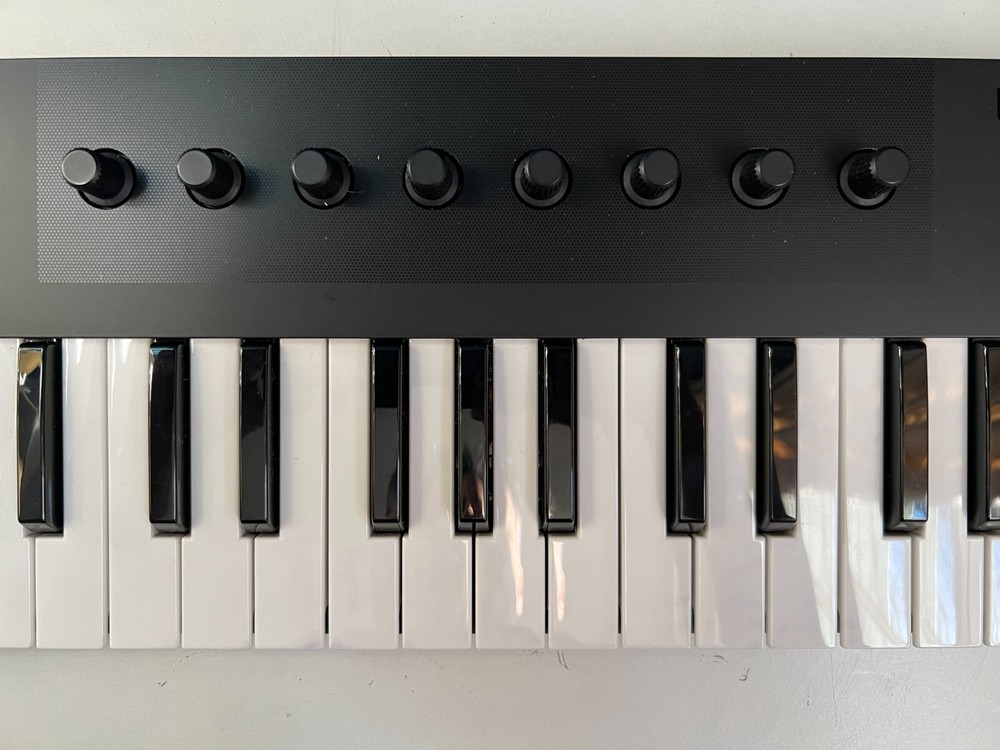 Native Instruments Komplete Kontrol M32 Controller Keyboard + Analog Cases Pulse