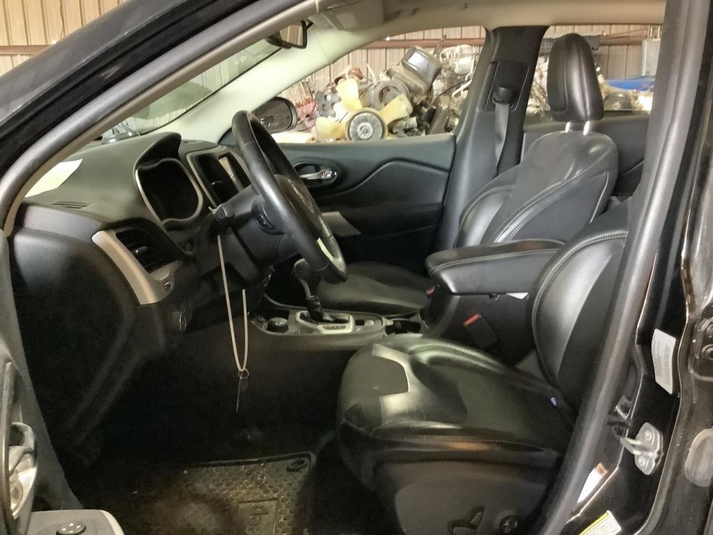 CHEROKEE 2018 Glove Box 4715365