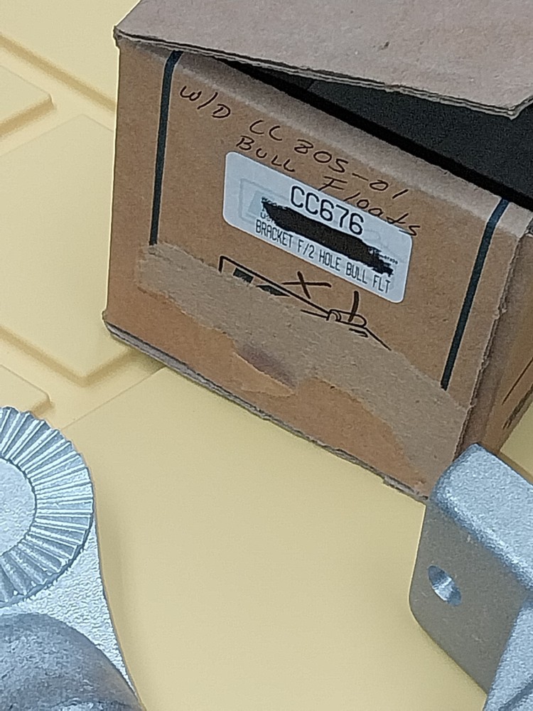 Kraft Tool Concrete Bull Float Bracket 2-Bolt Accepts Threaded Handles