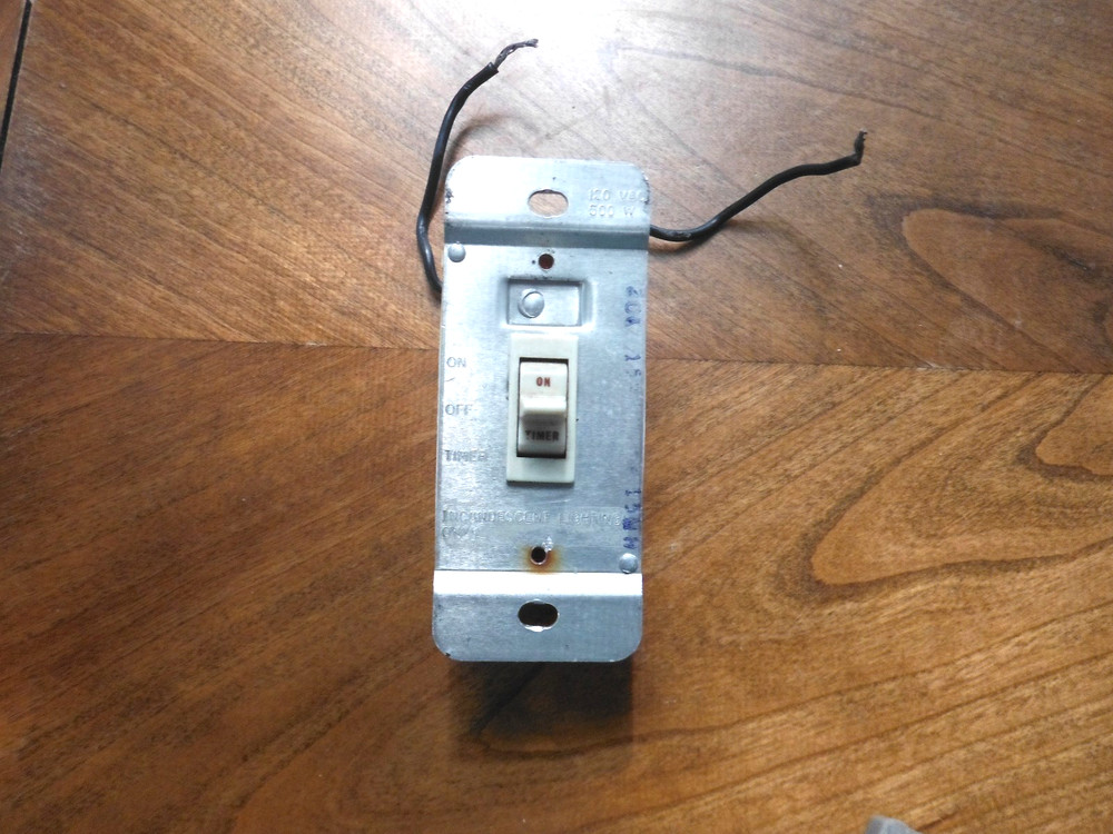 VINTAGE SINGLE POLE ON/OFF/TIMER TOGGLE LIGHT SWITCH - iVORY -  Used