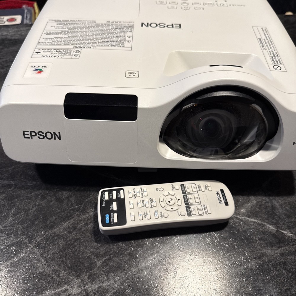 Epson PowerLite 520 Tri-LCD Projector