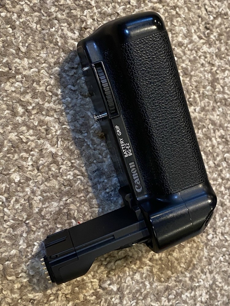 Canon BG-E2 Battery Grip with Box