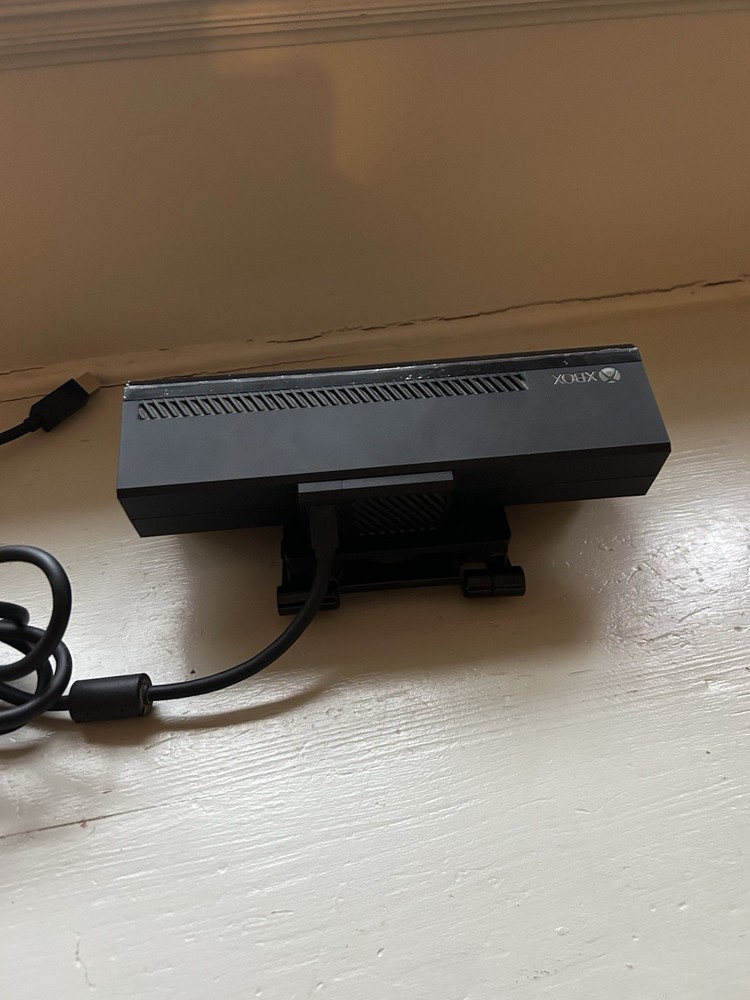 Microsoft Xbox One Kinect Sensor Motion Camera With TV Mount Wired Black