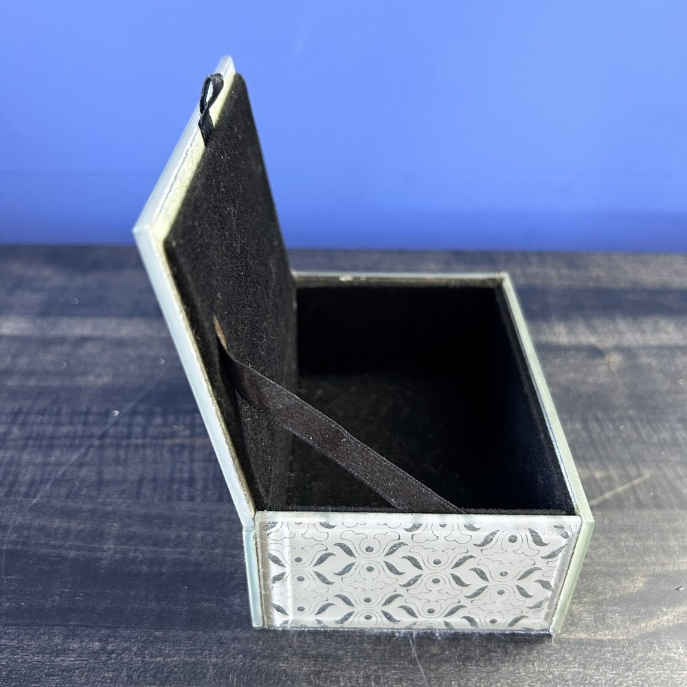 Max Studio Gift Box Glass Felt Lined Jewelry Keepsake Silver & White *Empty*
