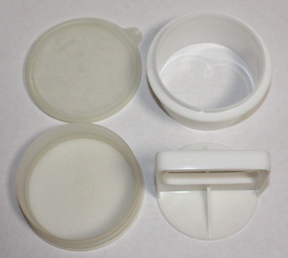 Vintage Tupperware Hamburger Keeper With Ring & Press