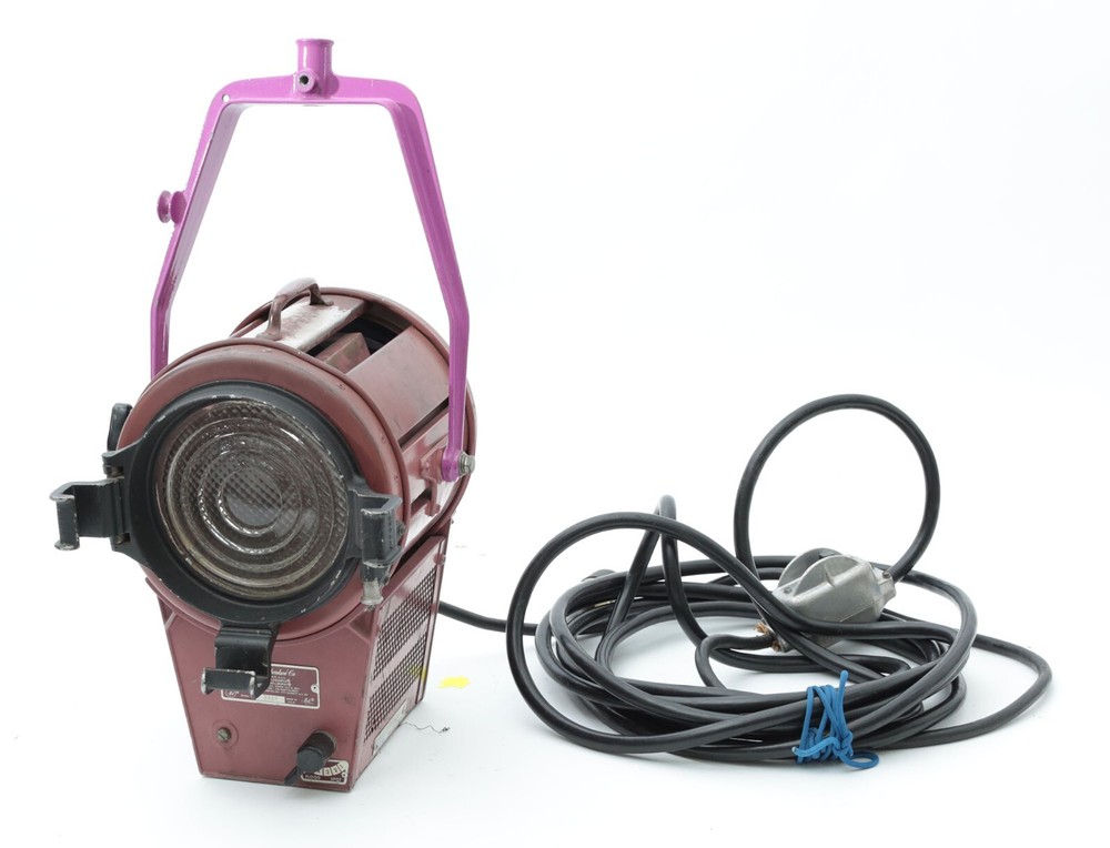 Mole Richardson Type 4131 2000W Baby Junior w/new bulb