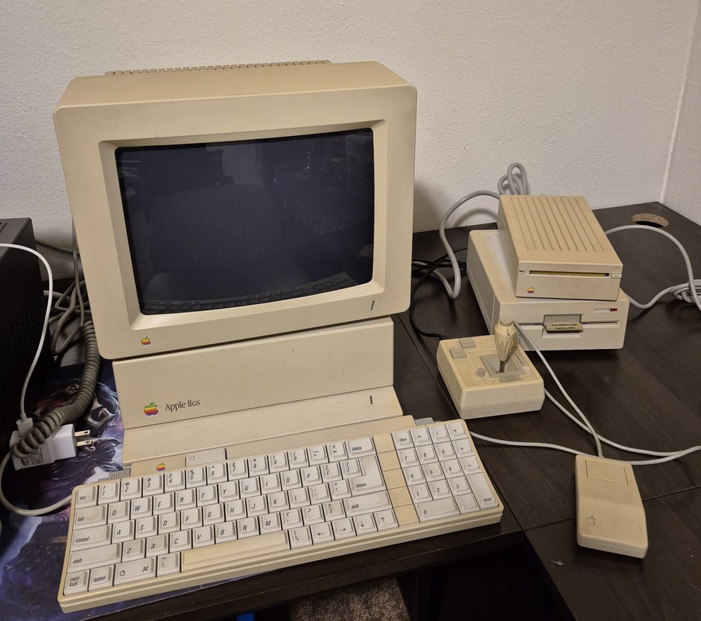 Apple II GS A2S6000 Vintage Computer