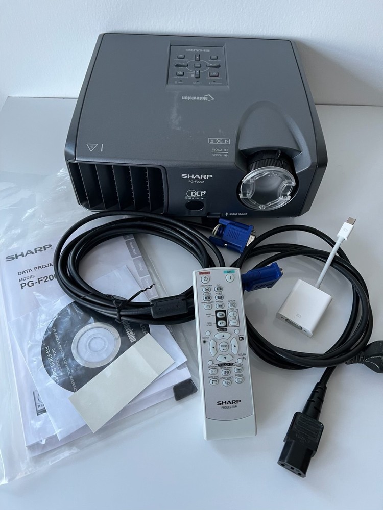 SHARP Notevision PG-F200X Projector, remote & Apple adapter, VERY LOW LAMP HOURS
