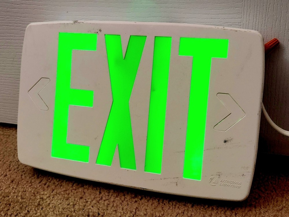 LITHONIA LIGHTING LED GREEN EXIT SIGN LIGHT (SINGLE SIDED)