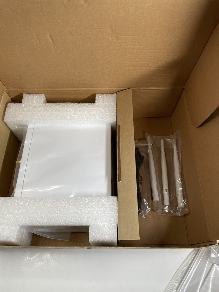 Check Point Software Technology L-71W Security/Firewall Router Brand New