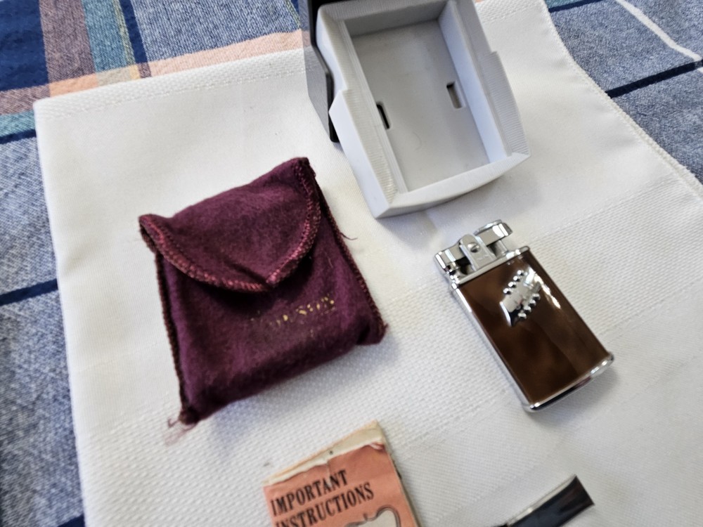 Vintage Ronson Gem Lighter