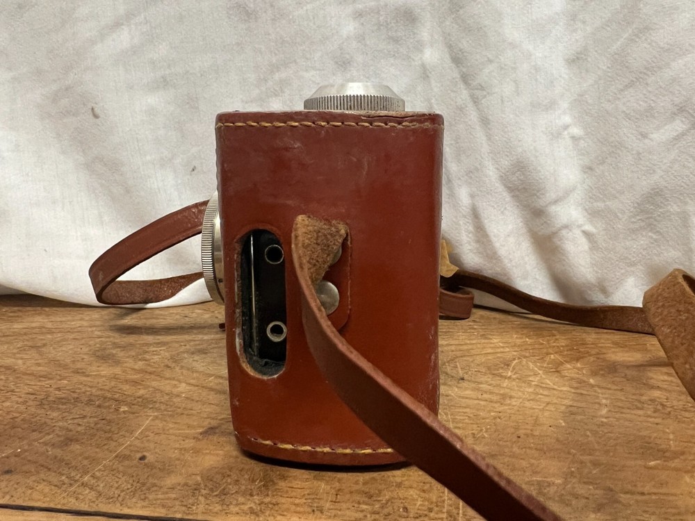 - VINTAGE UNTESTED - Argus C2 Range Finder Camera with Leather Case