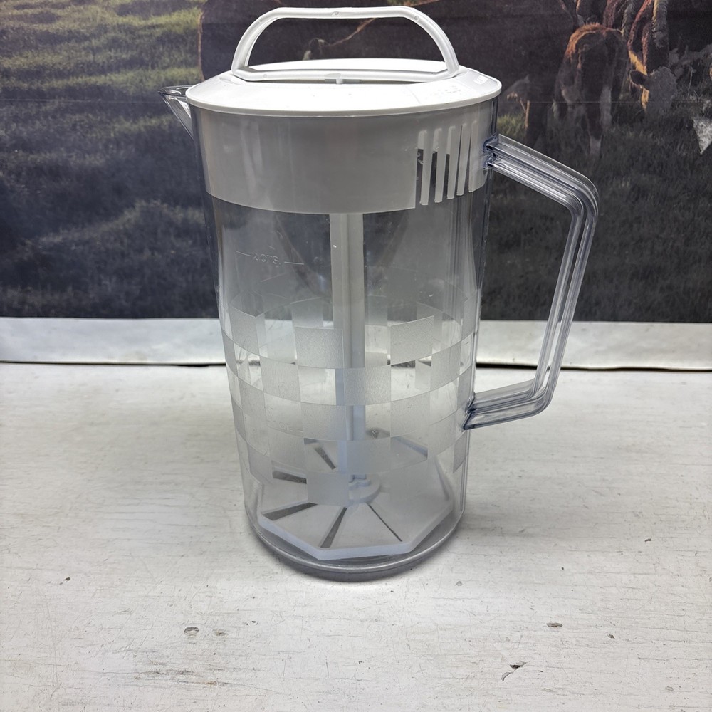 Pampered Chef Quick Stir 2 Quart Clear Pitcher Checker Board Pattern  White Lid