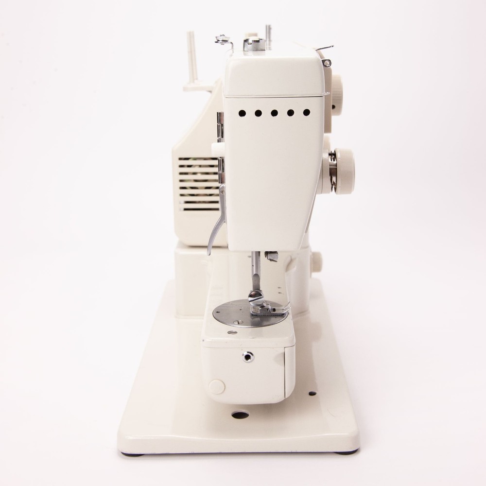 White 742 Sewing Machine Complete Case Accessories