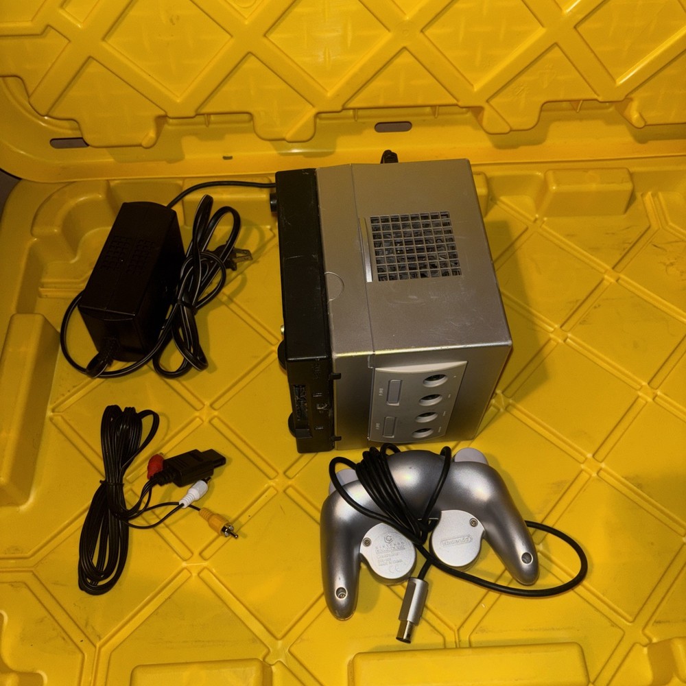 Nintendo GameCube Console DOL-101 Gameboy player Included no disk