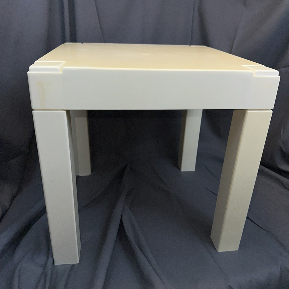 1980s Cube End Side Table Removable Legs   14x14x14 ****Discolored Plastic