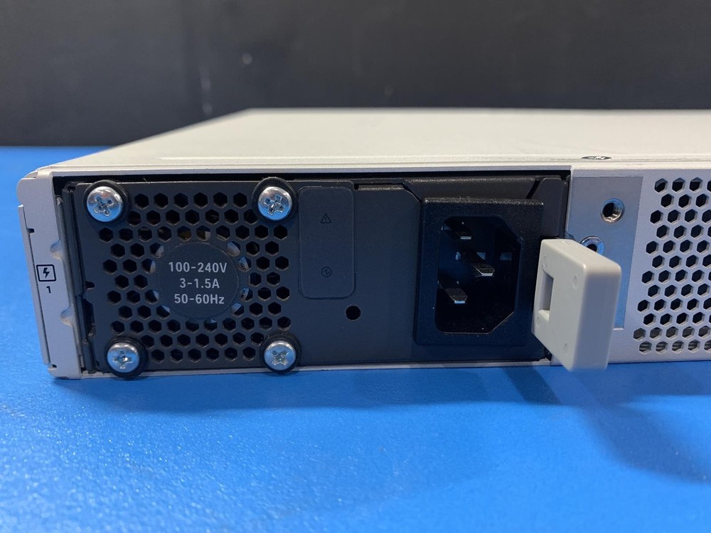 Cisco Catalyst Rack Mountable Router C8300-1N1S-6T