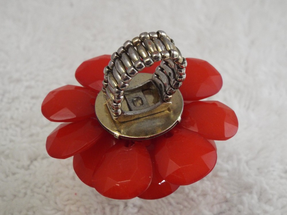 Red Bead Flower Stretchband Ring ~ Adjustable Size 6-9 (B40)