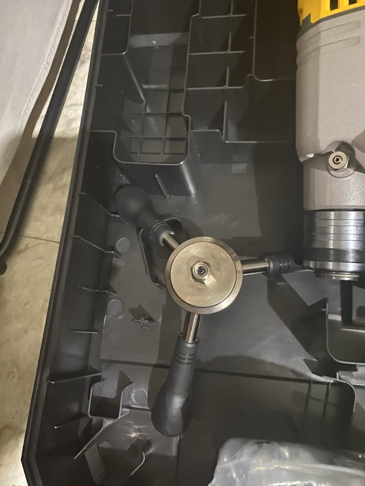 DEWALT MAGNETIC DRILL PRESS