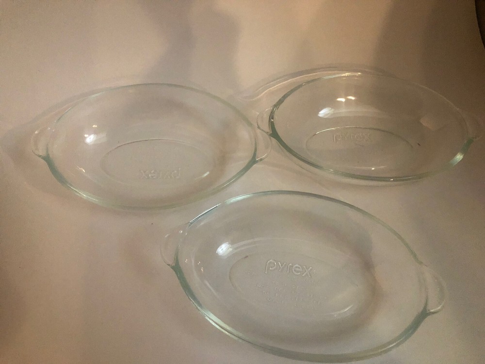 Pyrex 1 Cup Baker Set includes 3