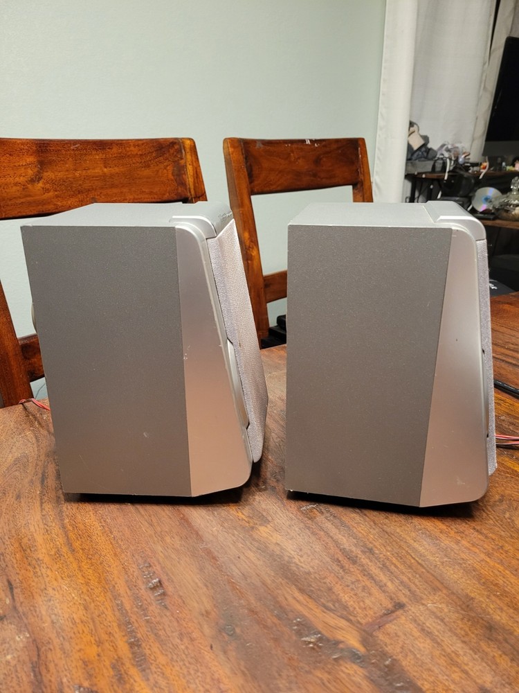 Emerson MS3103 Triple-Play Linear 3 CD Changer + 2 Speakers READ