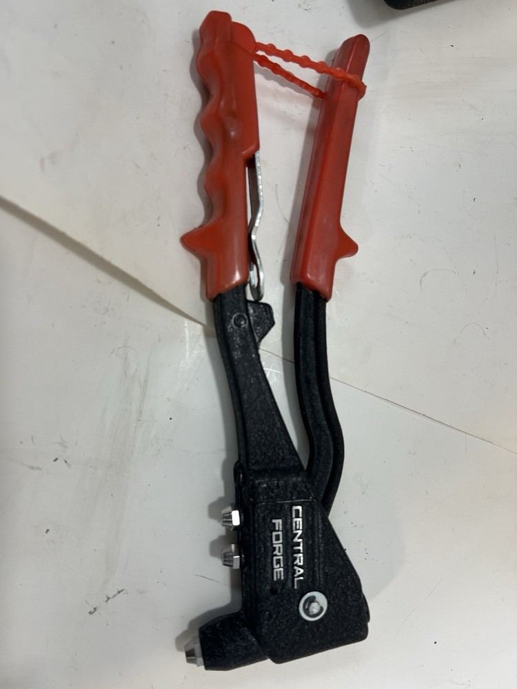 Central Forge Model No. 910 Hand Riveter Kit