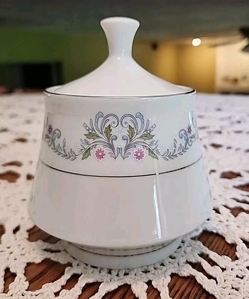 WINDSOR BY CROWN MING FINE CHINA SUGAR BOWL