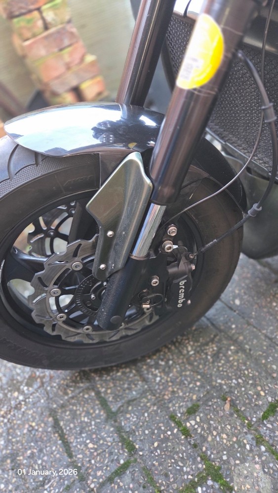 TRIUMPH ROCKET 3 SHORT FIBREGLASS FRONT MUDGUARD ROCKET 111