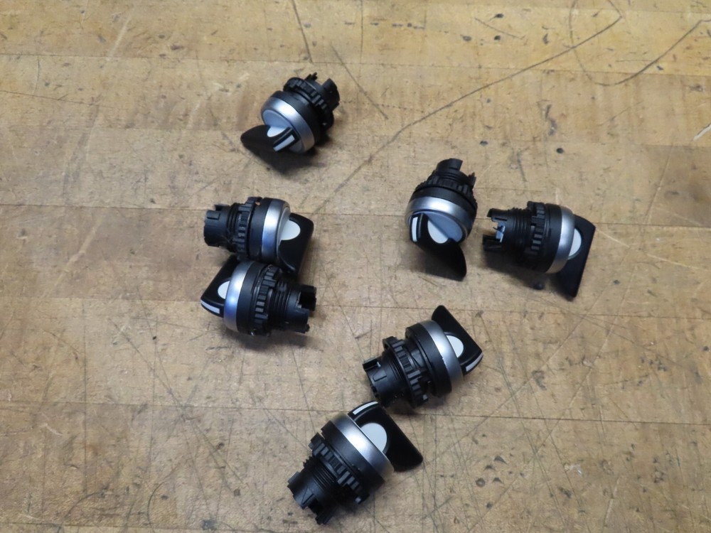 BACO (L21KQ03?) (L21ML30?) 3 position selector switch (@D33)