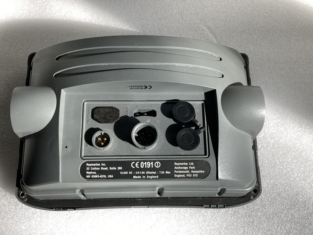 Raymarine C70 MFD Chartplotter GPS Radar E02018 w/ Cover, Bezel, Power – Tested