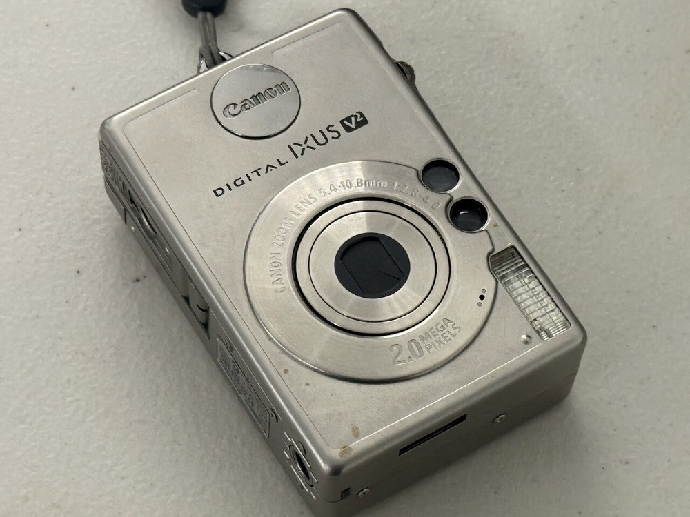 Canon IXUS V2 Digital Compact Camera 2MP Vintage Point Shoot