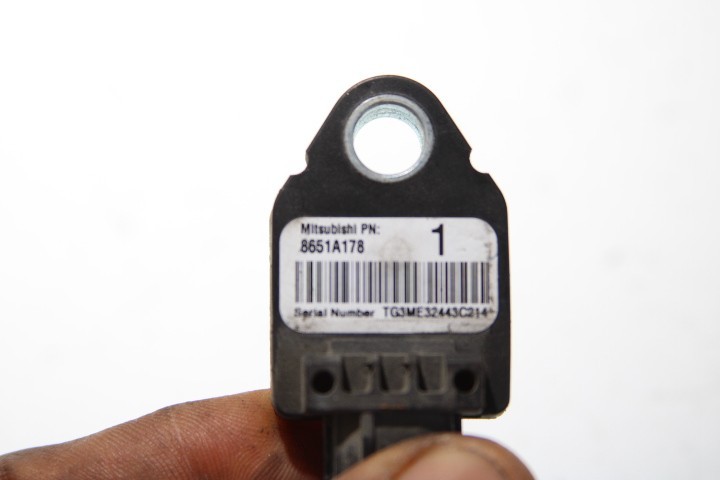 2012 -2017 Mitsubishi Lancer 8651A178 Front Sensor oem e106