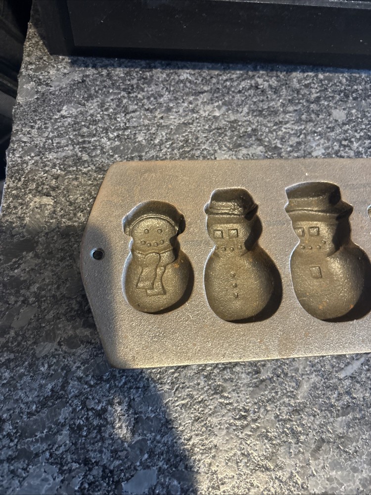 Cast Iron Snowmen Baking Pan