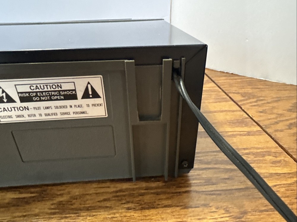 Hitachi - D-E4 Cassette Deck -tested Cleaned Belts Replaced.