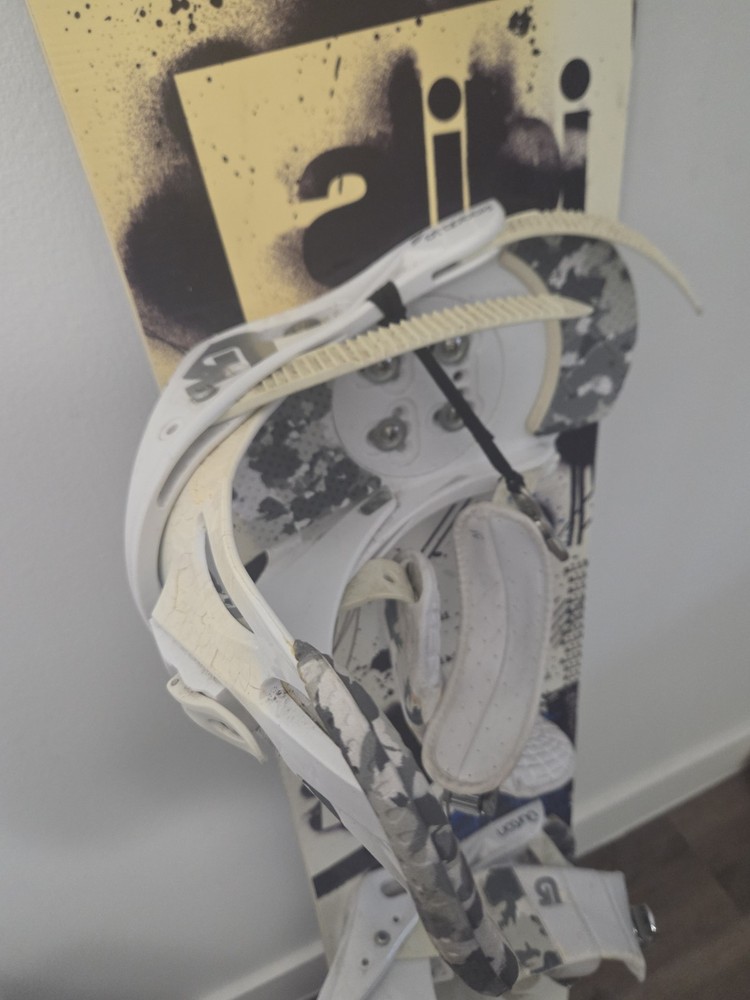 ALIBI Snowboard With Boots And Straps Connected (PLEASE READ DESCRIPTION)